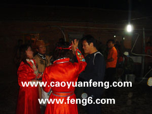 端午節(jié)壩上農(nóng)家院晚上活動