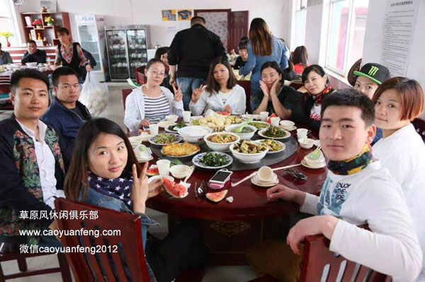 AGNER公司帥哥靚女壩上草原自駕游