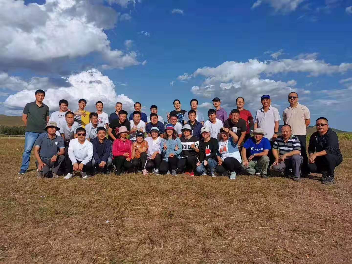 高總團隊70人 壩上團建拓展2日游