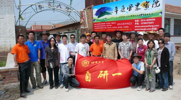 清華大學(xué)自研一班同學(xué)與老劉合影